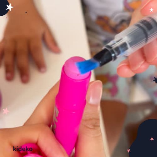 Farby na tvár detail malovanie štetcom